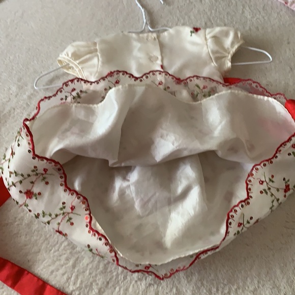 La Princess dress for a 12 months old baby girl. - Picture 5 of 8